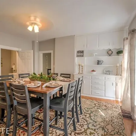 3Br Of Downtown King Bed, Dining, Has It All!